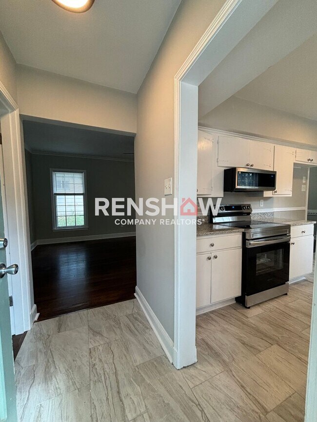 Building Photo - Text the Leasing Team at 901-820-4367 to S...