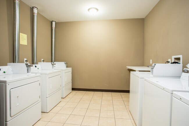 Foto del edificio - 6111 Fillmore Pl