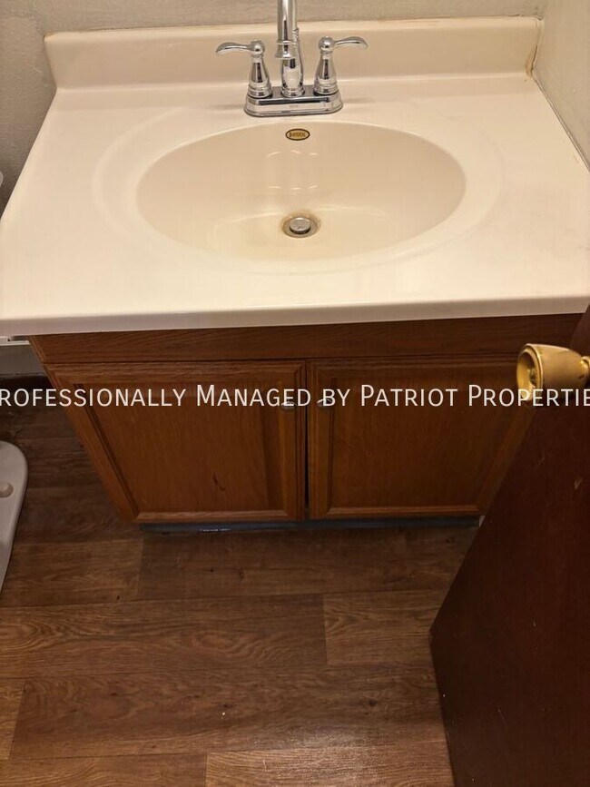 Foto del edificio - 161 W Main St