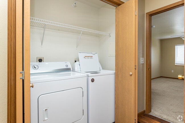 2BR, 1BA - 1,100SF - Highclere Apartments