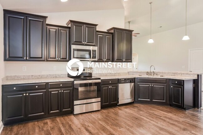 Foto del edificio - 3 Bedroom Pet-Friendly Home in HARVEST, AL with Main Street Renewal