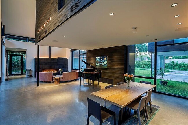 Foto del edificio - 1001 W Lucas Dr