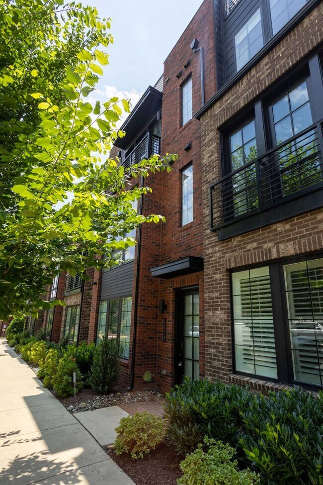 Building Photo - Luxury Reston Rental