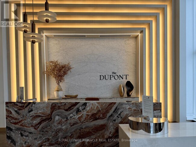Photo du bâtiment - 858 Dupont St