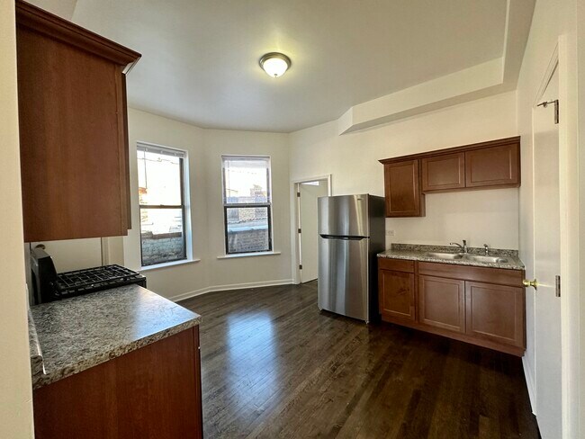 Building Photo - 1803 W 47th St