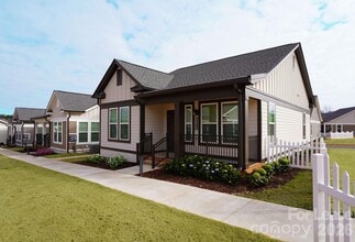 Building Photo - 1241 Columbia Cir