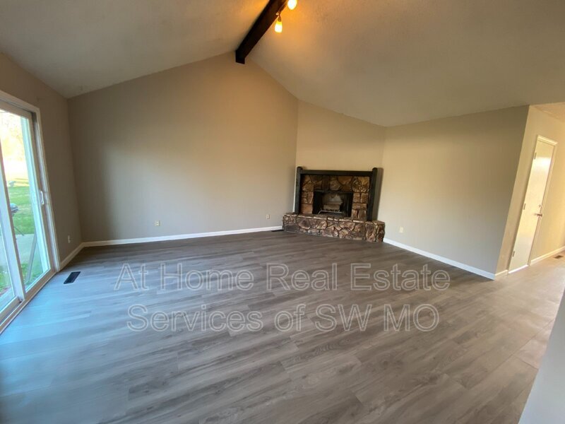 Foto principal - 1215 W Sunset St