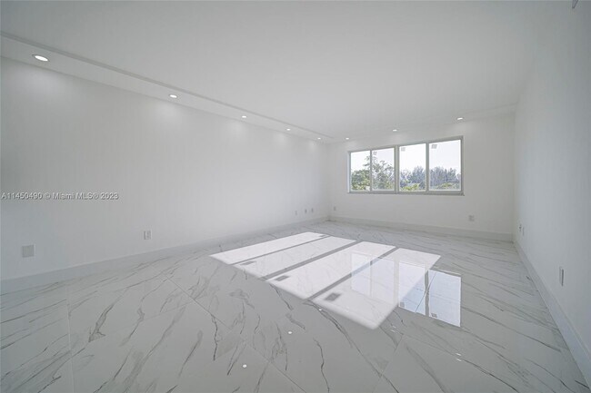 Building Photo - 14850 Naranja Lakes Blvd