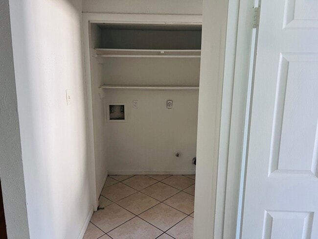 Building Photo - 3823 Windmill St