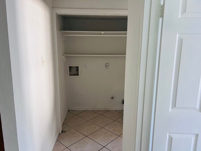 Foto del edificio - 3823 Windmill St