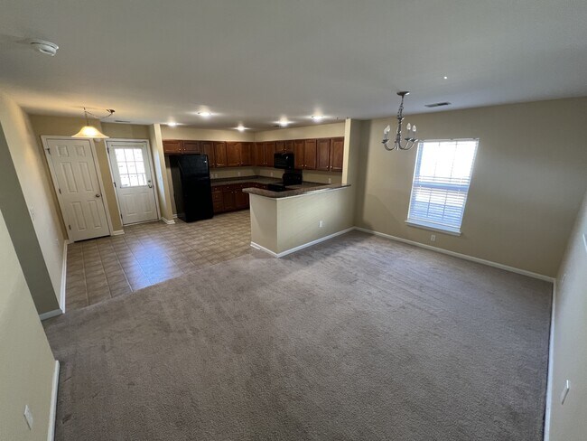 Foto del edificio - 1221 Briar Rose Ln