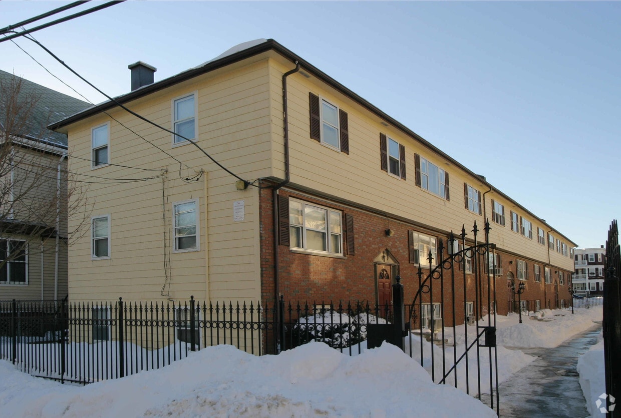 Primary Photo - 27-37 Bakersfield St
