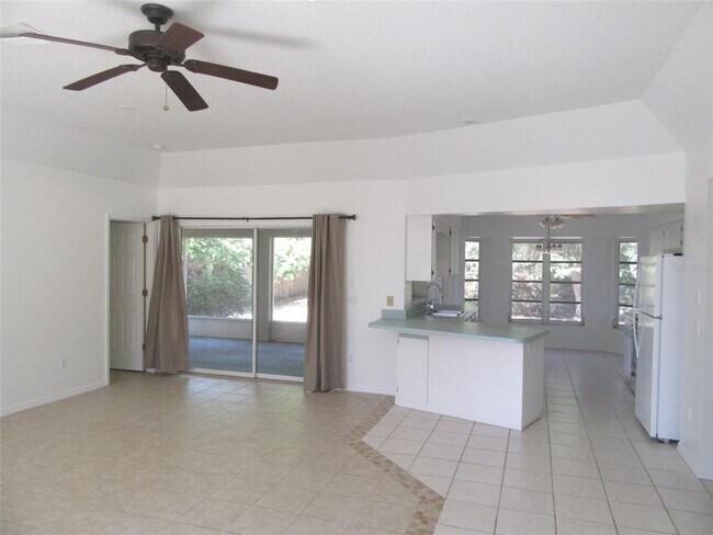 Foto del edificio - 23252 McQueeney Ave