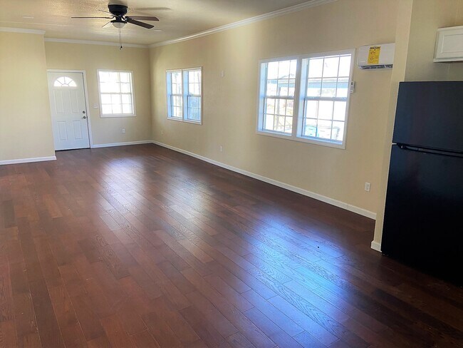 Foto del edificio - 1127 S Quaker Ave