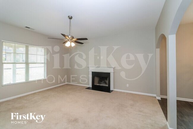 Building Photo - 391 Shady Glen