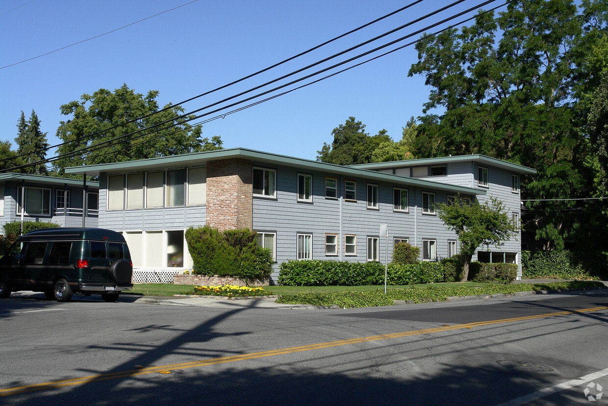 Primary Photo - 1171-1201 Noel Dr