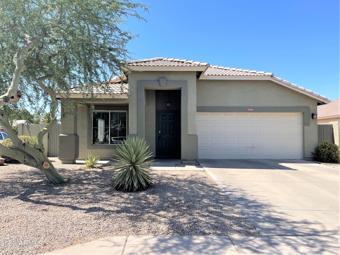 Foto principal - 9829 E Knowles Ave