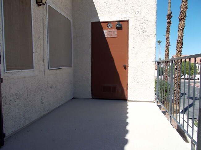 Building Photo - Upgraded 2nd-Floor Condo with Loft, Pool, ...