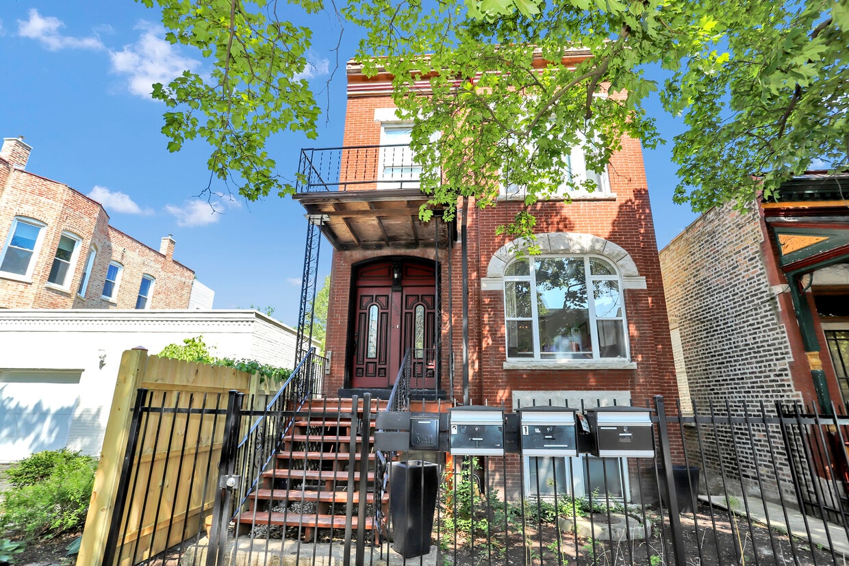 1645 N Bell Ave Unit 2, Chicago, IL 60647 Apartment for Rent in Chicago, IL
