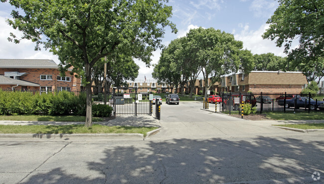 Building Photo - Plymouth Apartments