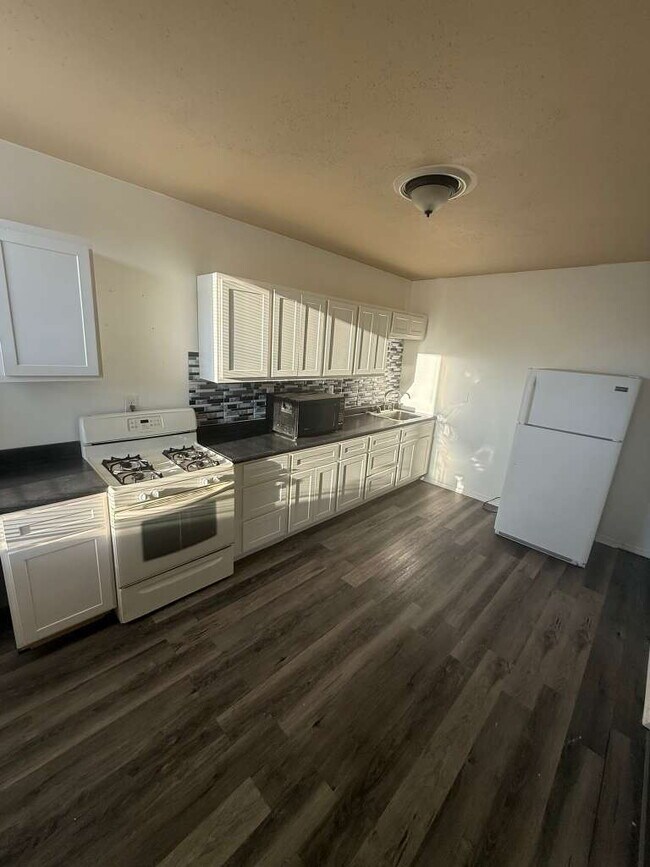 Foto del edificio - Spacious South City 2BR Home for Rent – $1...
