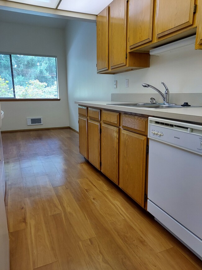 Cocina con fregadero - Inglewood Forest Apartments