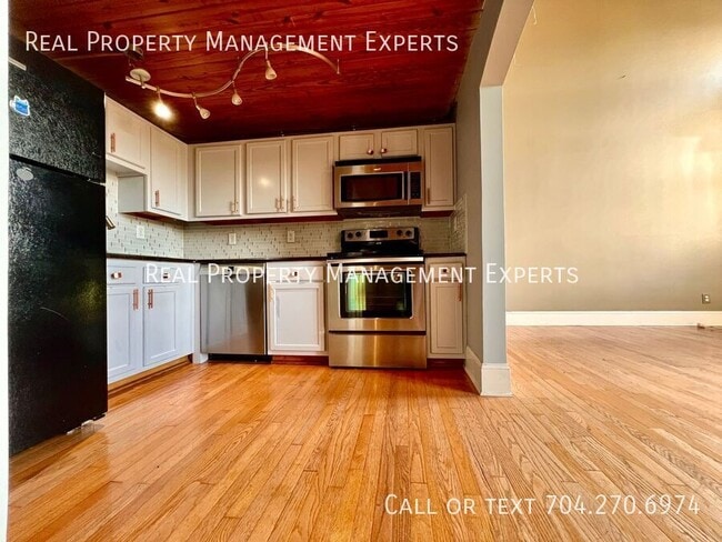 Photo - 201 S Hoskins Rd Apartment