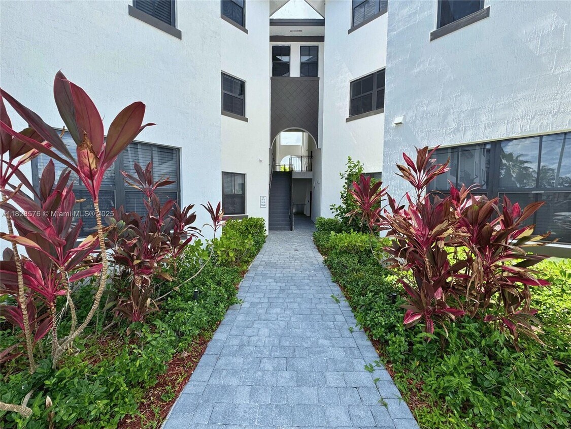 Primary Photo - 15540 SW 136th St
