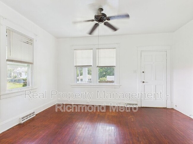 Building Photo - 2404 Yorktown Ave