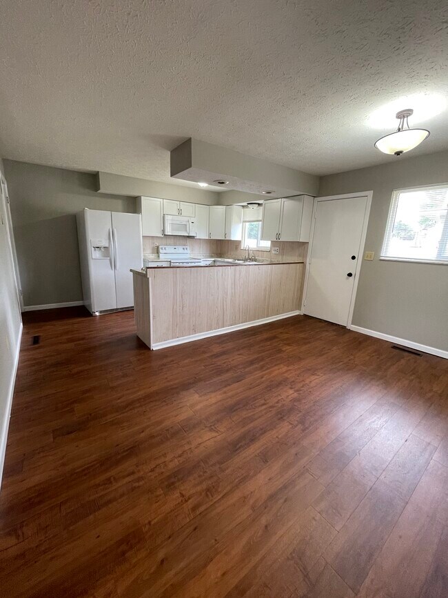 Dinning & Kitchen - 6336 Birchview Dr S
