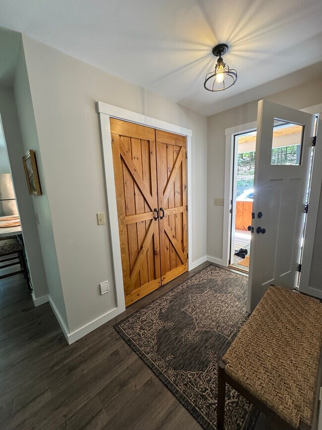 Armarios de entrada amplios/puertas de granero personalizadas - 3819 VT-44