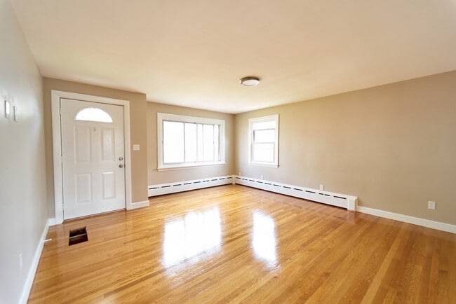 Building Photo - 1305 Salem St