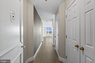 Building Photo - 100 Harborview Dr