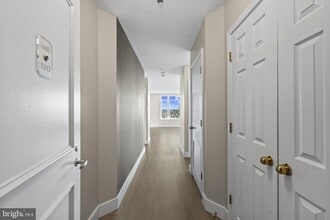 Building Photo - 100 Harborview Dr