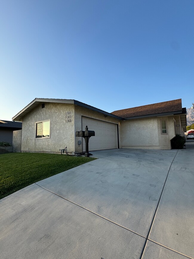 Foto del edificio - 1739 E Washington Blvd