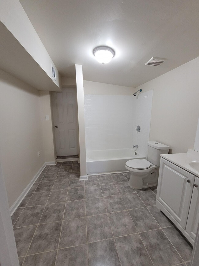 Building Photo - 330 Taft St SW