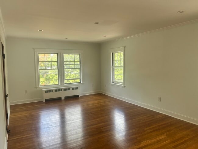 Building Photo - 176 Brush Hill Rd