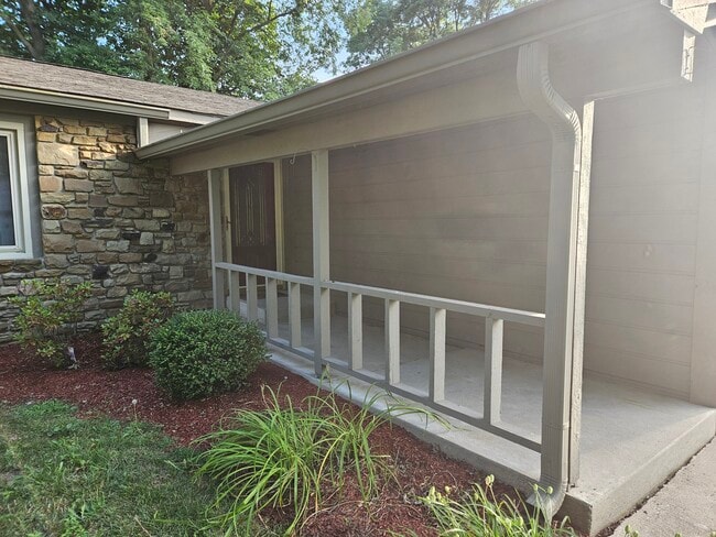 Front Porch - 569 Meadow Dr