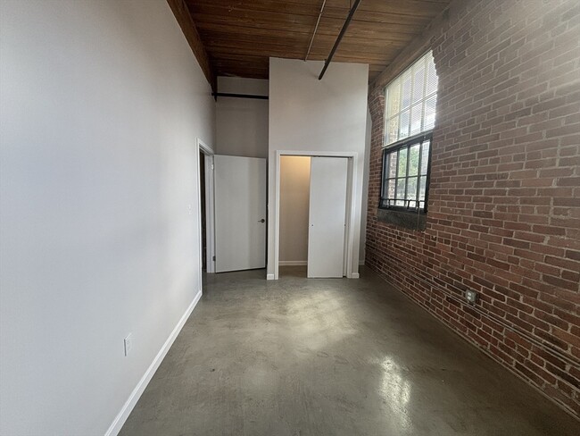 Building Photo - 85 Gerrish Ave