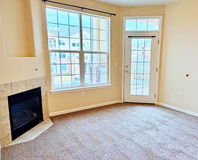 Foto del edificio - NEW CARPET NEW PAINT!! Clean and Bright 2BR 2BTH Condo Close To DIA. Gated Community in First Cre...