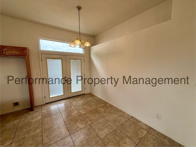 Building Photo - Charming 3 Bed/2 Bath SW Bakersfield Home ...