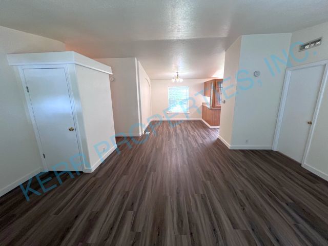 Building Photo - FREE RENT! Charming 3 Bed, 2 Bath Portland...