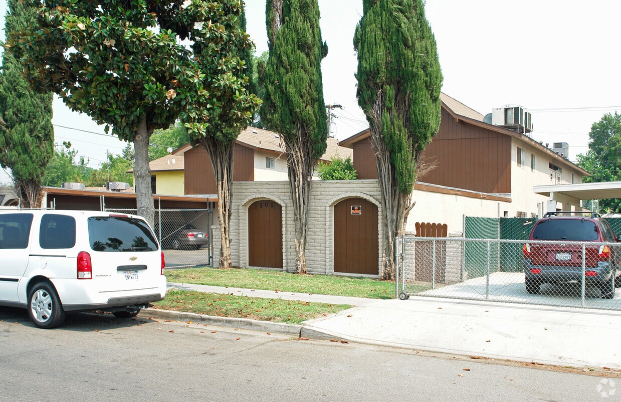 Building Photo - 1505 E Yale Ave