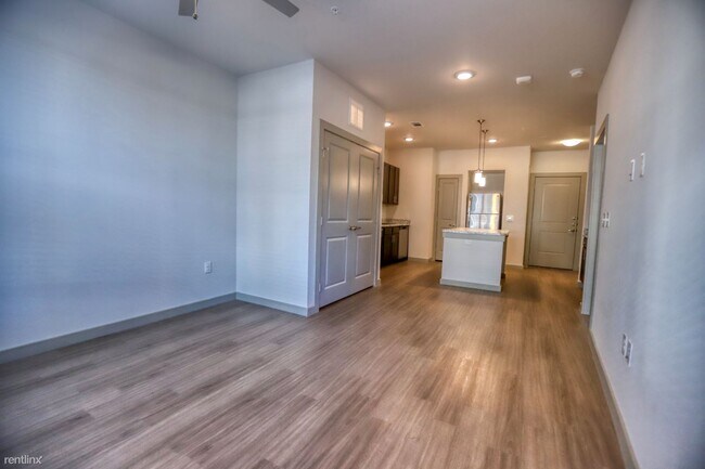 Foto del edificio - 2 br, 2 bath Condo - 2851 E University Ave...