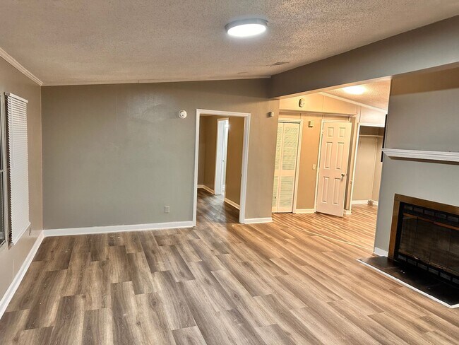 Building Photo - 3 BED 2 BATH IN FAYETTEVILLE NC