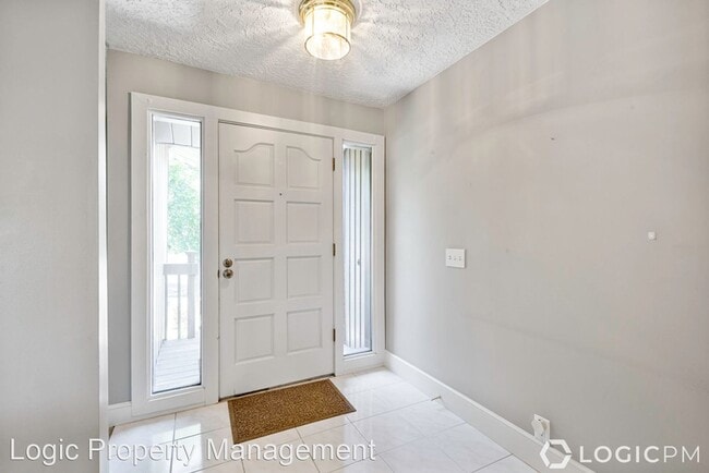 Building Photo - 5 br, 3 bath House - 1585 E. Granada Drive