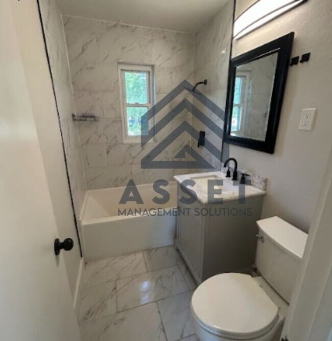 Building Photo - 2116 Westchester Dr