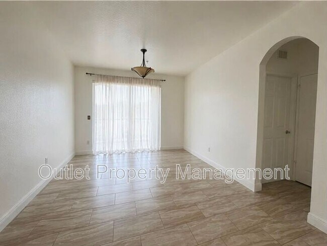 Building Photo - 8630 Buccilli Dr