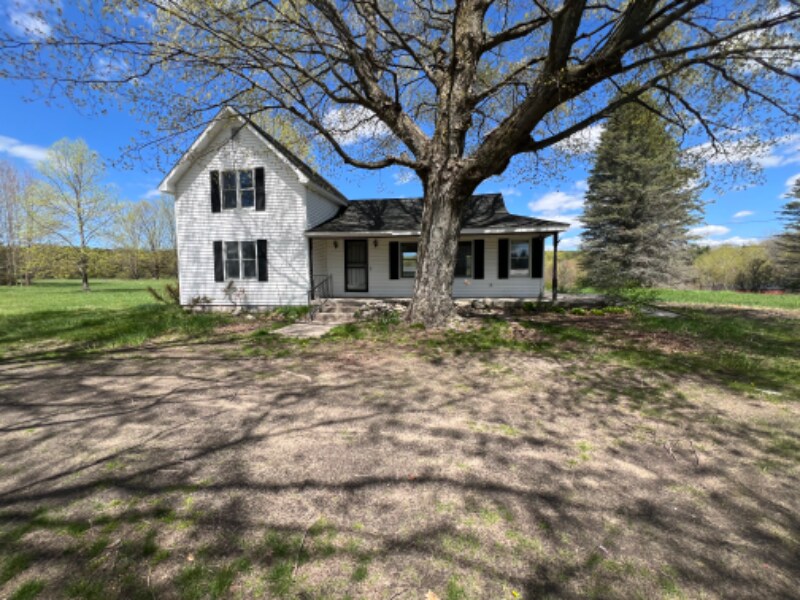 10308 Homestead Rd, Beulah, MI 49617 House Rental in Beulah, MI