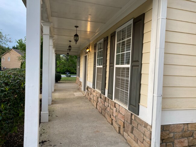Building Photo - 3210 E Gate Dr